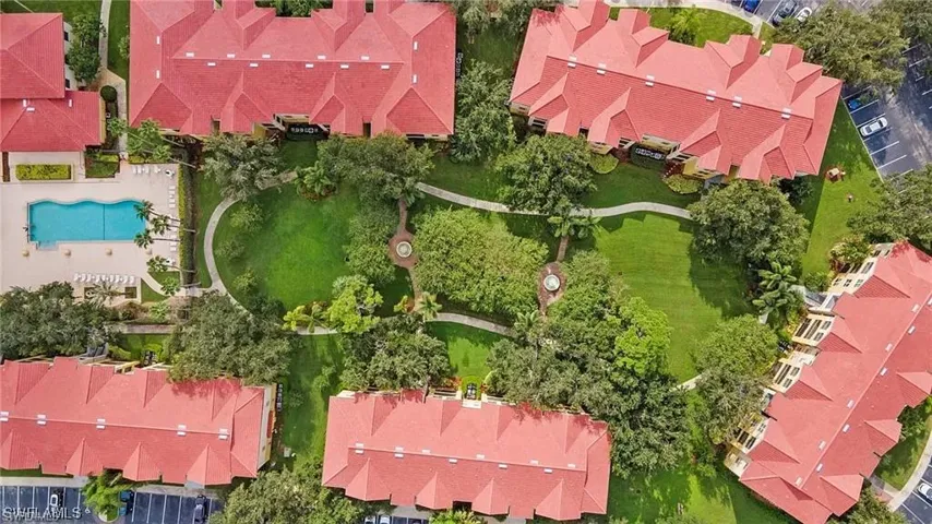Backs Up To Courtyard