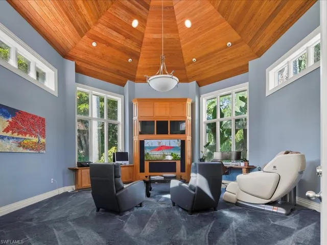 656 Hickory Rd, Naples, Florida 34108