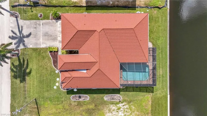 Birds eye view of property