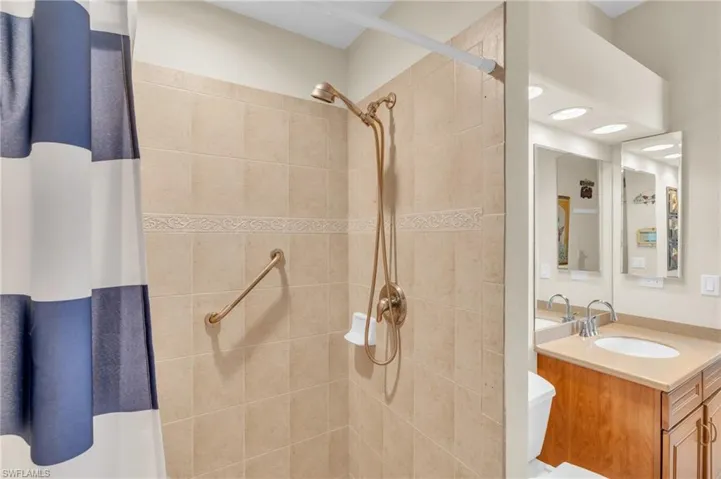 3rd bathroom/pool bath