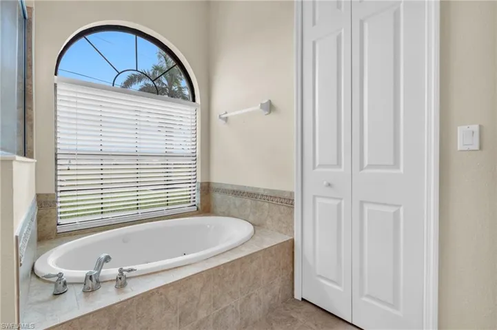 Bathroom with a relaxing tiled tub