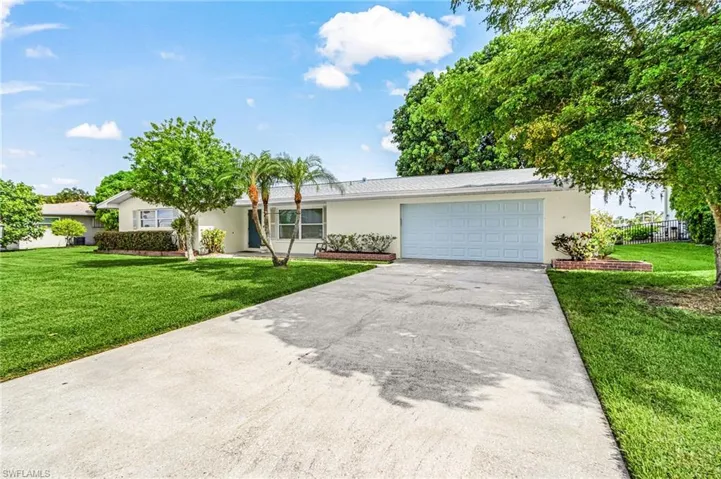 2068 Club House Rd, North Fort Myers, Florida 33917