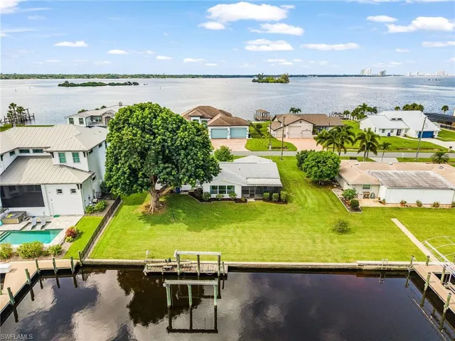 2068 Club House Rd, North Fort Myers, Florida 33917