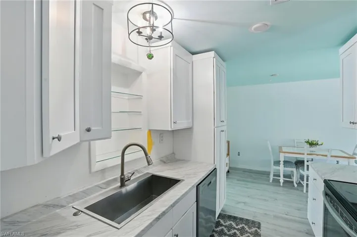 4011  Coconut S CIR, Naples, FL 34104
