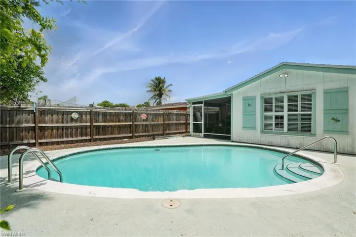4011  Coconut S CIR, Naples, FL 34104