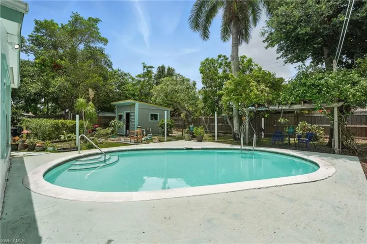 4011  Coconut S CIR, Naples, FL 34104