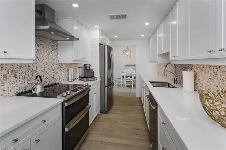 3420  Gulf Shore N BLVD, Naples, FL 34103