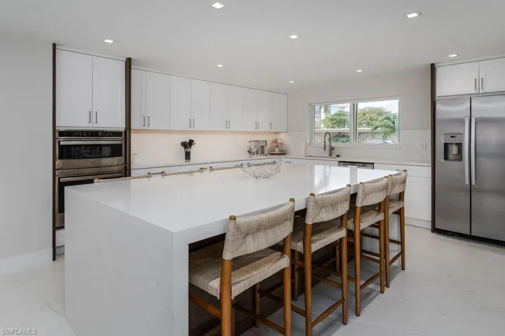 Full NEW Community Kitchen!!