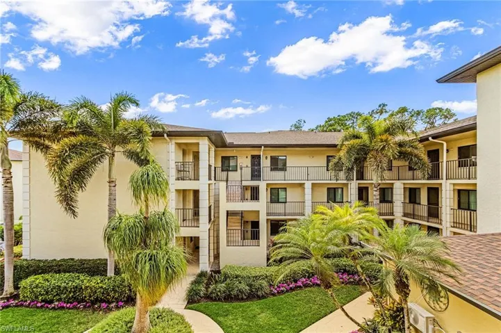 View of apartment building / complex