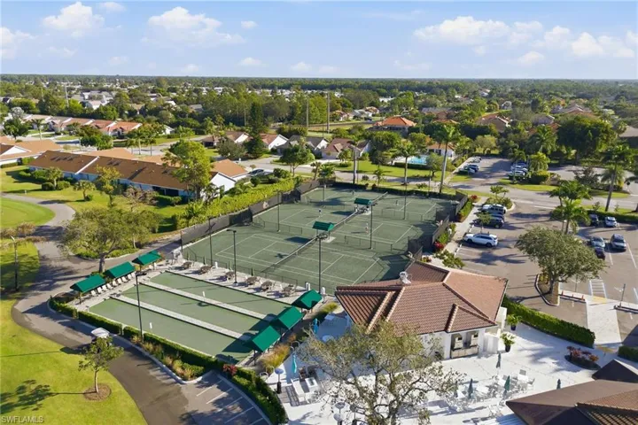 228  Fox Glen  DR, Naples, FL 34104