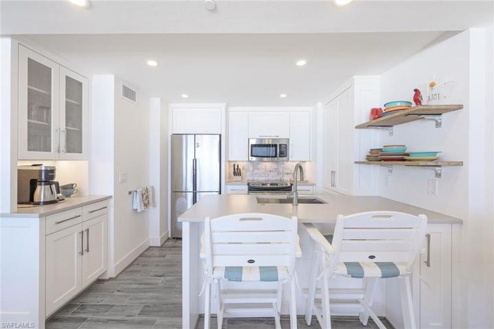 Kitchen/Breakfast Bar