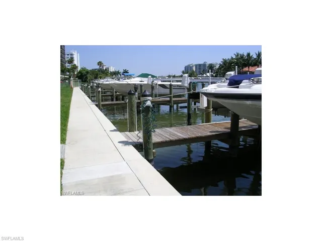 10682 Gulfshore Dr 304 C, Naples, Florida 34108