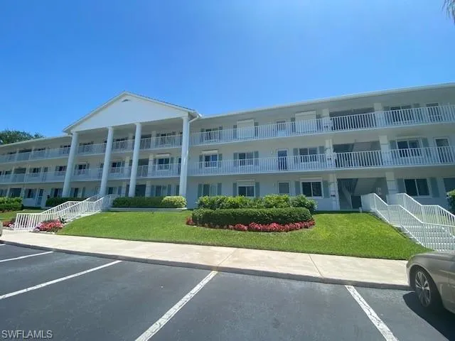 10682 Gulfshore Dr 304 C, Naples, Florida 34108
