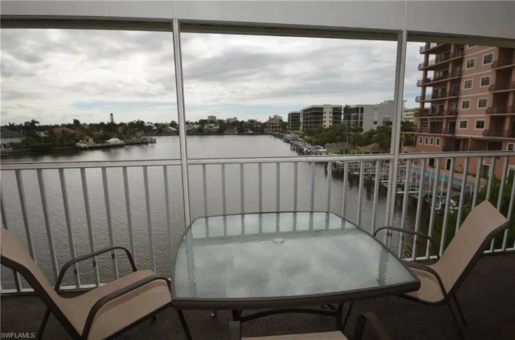 10682 Gulfshore Dr 304 C, Naples, Florida 34108