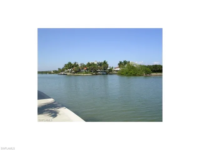 10682 Gulfshore Dr 304 C, Naples, Florida 34108