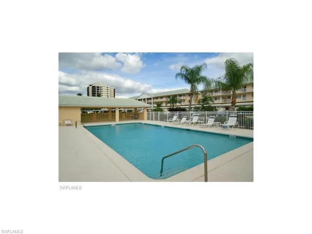 10682 Gulfshore Dr 304 C, Naples, Florida 34108