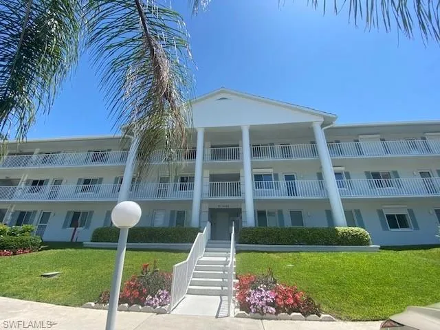 10682 Gulfshore Dr 304 C, Naples, Florida 34108