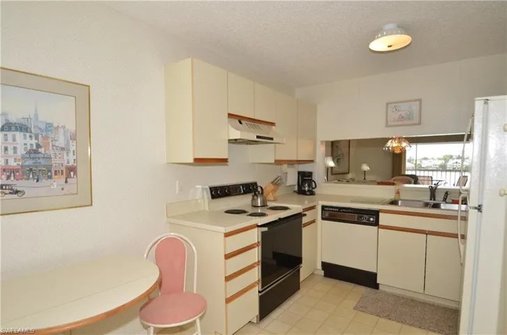 10682 Gulfshore Dr 304 C, Naples, Florida 34108