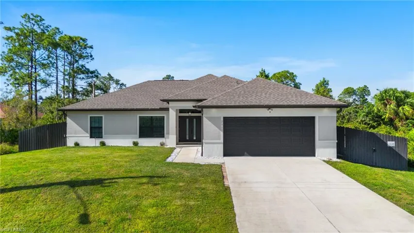 View of front of house featuring a front yard and a garage