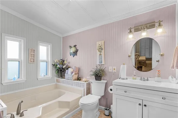 Owner's Bathroom- Soak in tub