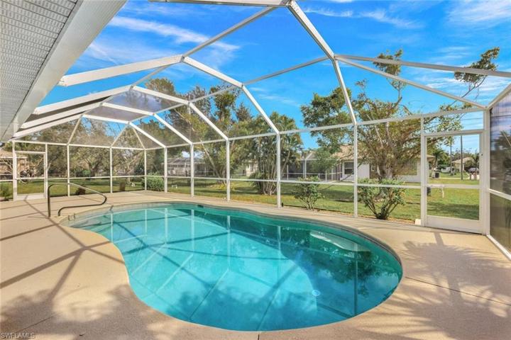 1721 SW 10th PL, CAPE CORAL FL 33991