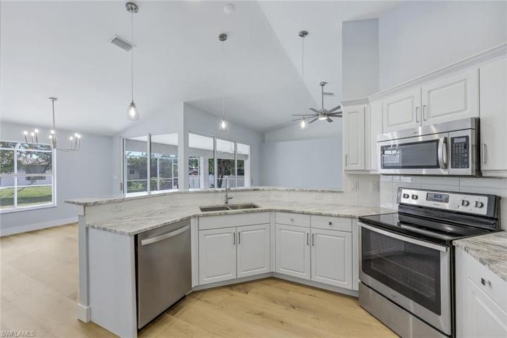1721 SW 10th PL, CAPE CORAL FL 33991