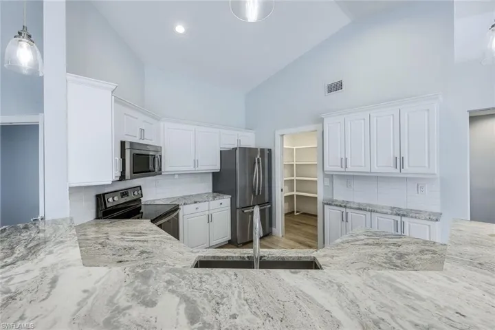 1721 SW 10th PL, CAPE CORAL FL 33991
