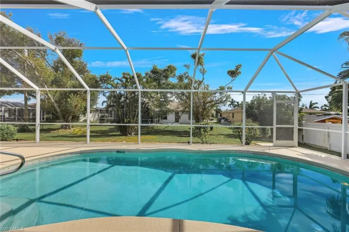 1721 SW 10th PL, CAPE CORAL FL 33991