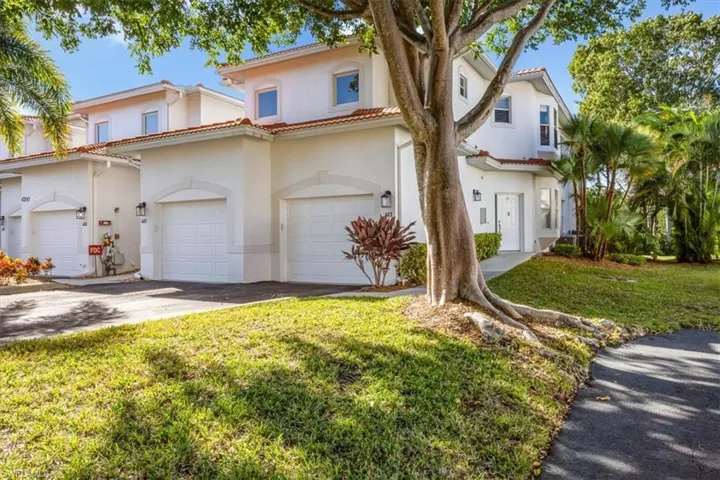 4700  Yacht Harbor  DR, Naples, FL 34112