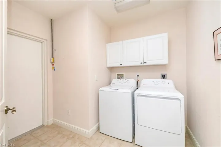 4700  Yacht Harbor  DR, Naples, FL 34112