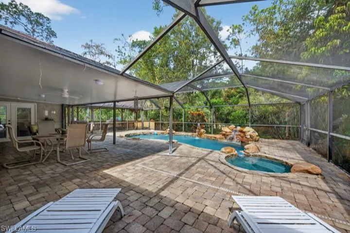 Lots of entertaining spaces on large lanai with pavers