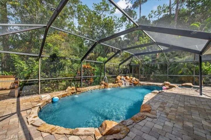Outdoor pool with Fountains