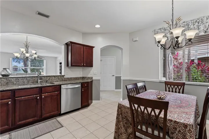 Kitchen with Kitchen Table