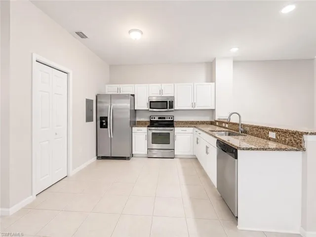 10020 Heather Ln 9-904, Naples, Florida 34119
