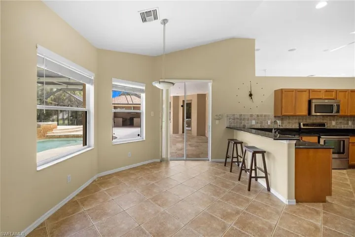 Breakfast area/ Eat in Kitchen