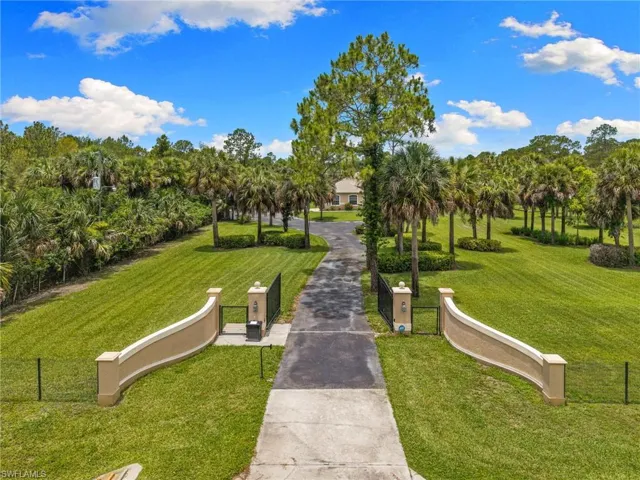 Gated entranced- fenced property