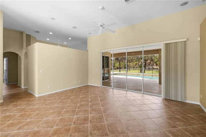 385 13th St Sw, Naples, Florida 34117