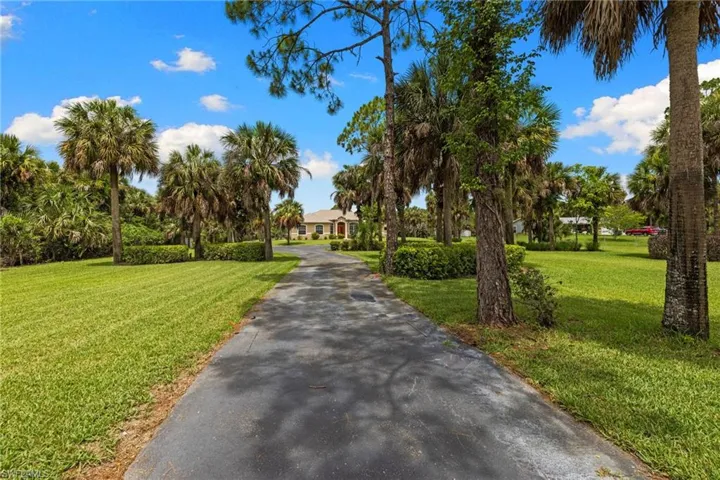 385 13th St Sw, Naples, Florida 34117