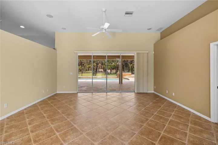 385 13th St Sw, Naples, Florida 34117