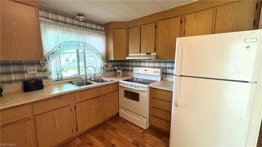 Pleasant eat-in Kitchen features all appliances and a separate hot water heater for instant hot water.