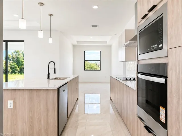 8022 Sunrise Cir, Labelle, Florida 33935