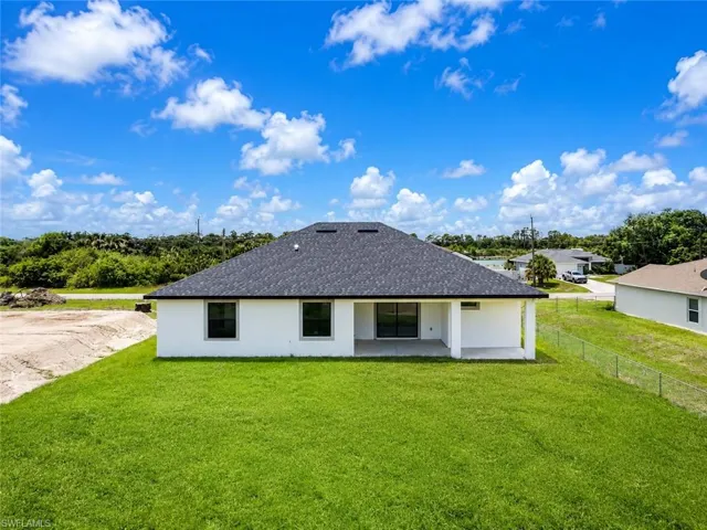 8022 Sunrise Cir, Labelle, Florida 33935