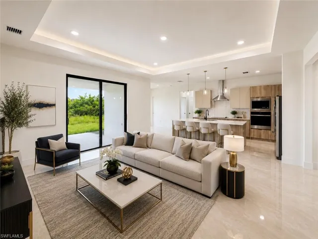 8022 Sunrise Cir, Labelle, Florida 33935