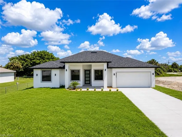 8022 Sunrise Cir, Labelle, Florida 33935