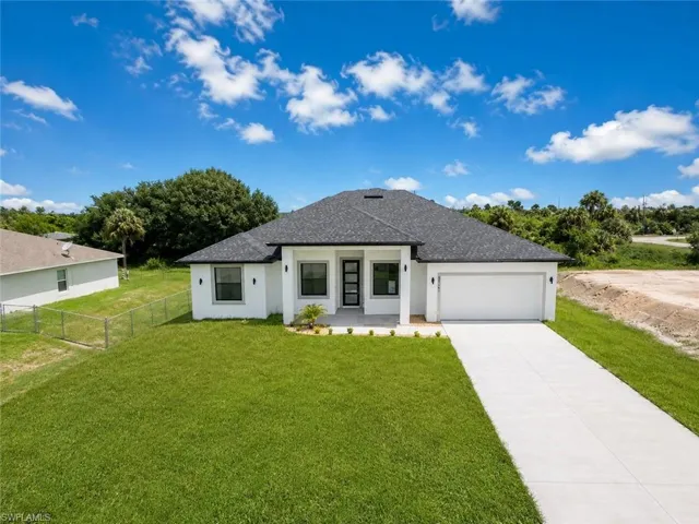 8022 Sunrise Cir, Labelle, Florida 33935