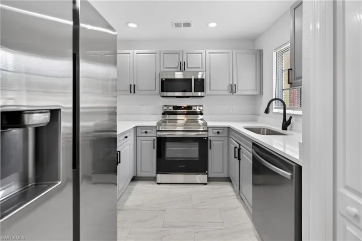 9470 Ivy Brook Run 806, Fort Myers, Florida 33913