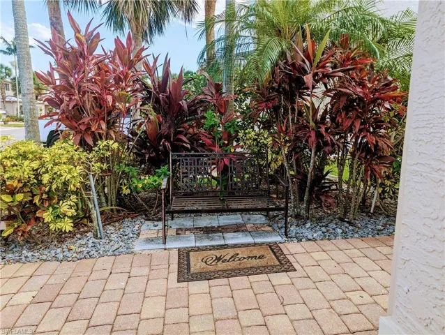 Welcome seating area in front entrance