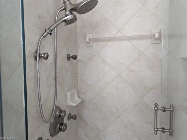 Shower stall with multiple water jets