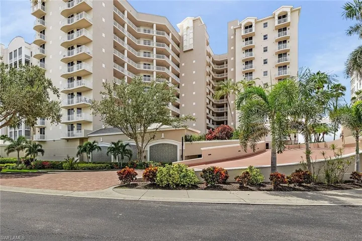 View of apartment building / complex