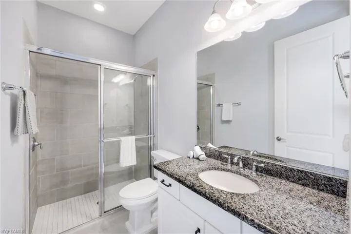 Second Guest Bath en suite
